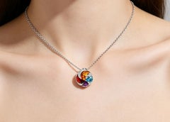 Anhänger aus 14-karätigem Weißgold mit verschiedenen Edelsteinen und Diamanten