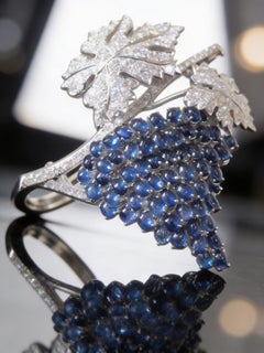 High Jewelry Grape Cluster Brooch in 18k White Gold with Cabochon Sapphires