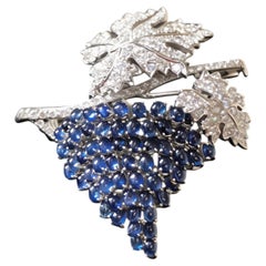 High Jewelry Grape Cluster Brooch in 18k White Gold with Cabochon Sapphires