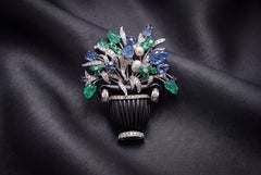 18k White Gold High Jewelry Brooch with a Multicolored Carved Onyx Stone