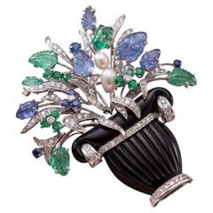 18k White Gold High Jewelry Brooch with a Multicolored Carved Onyx Stone