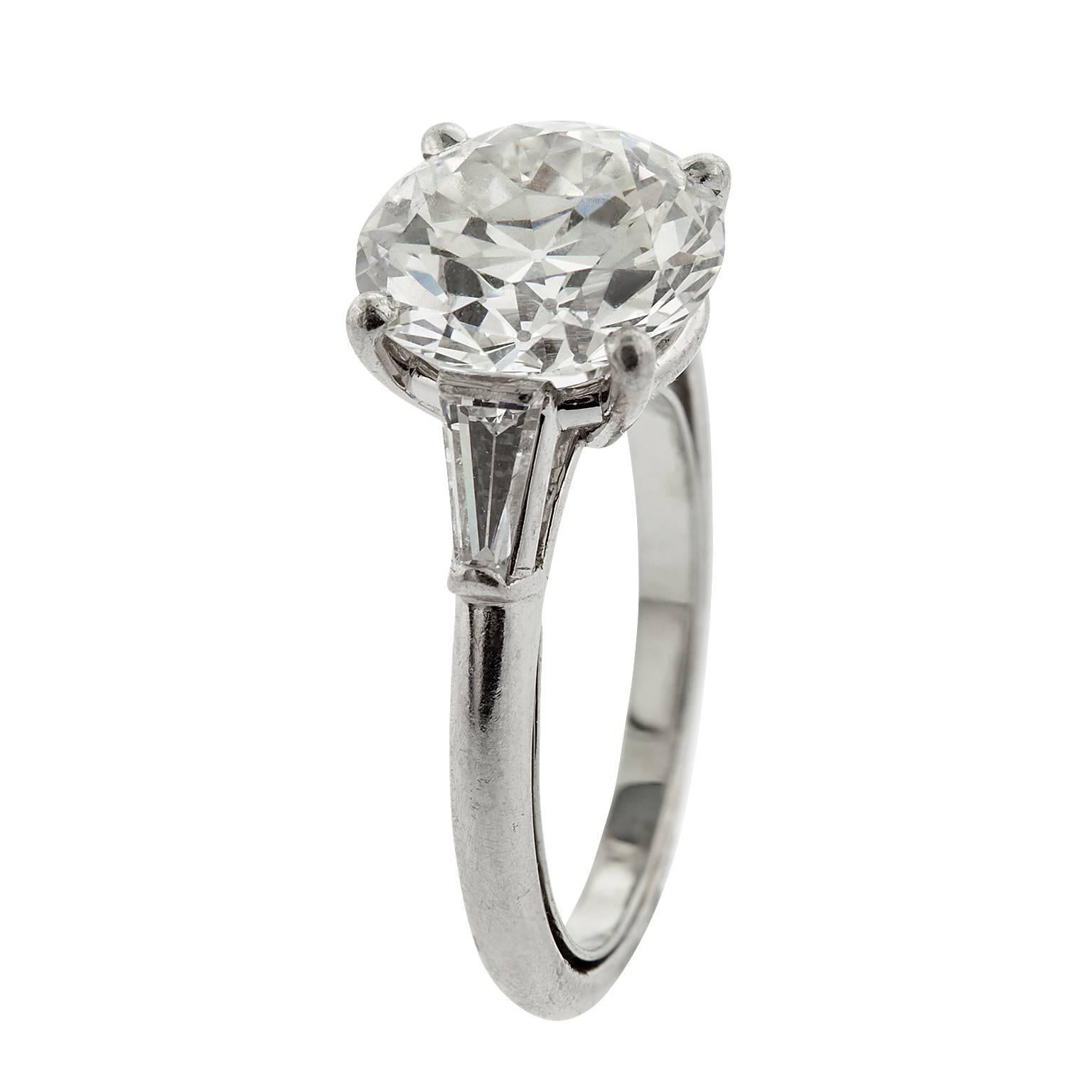 3.36 Carat Old European Cut Diamond and Tapered Baguette Platinum Ring In Excellent Condition In Chevy Chase, MD
