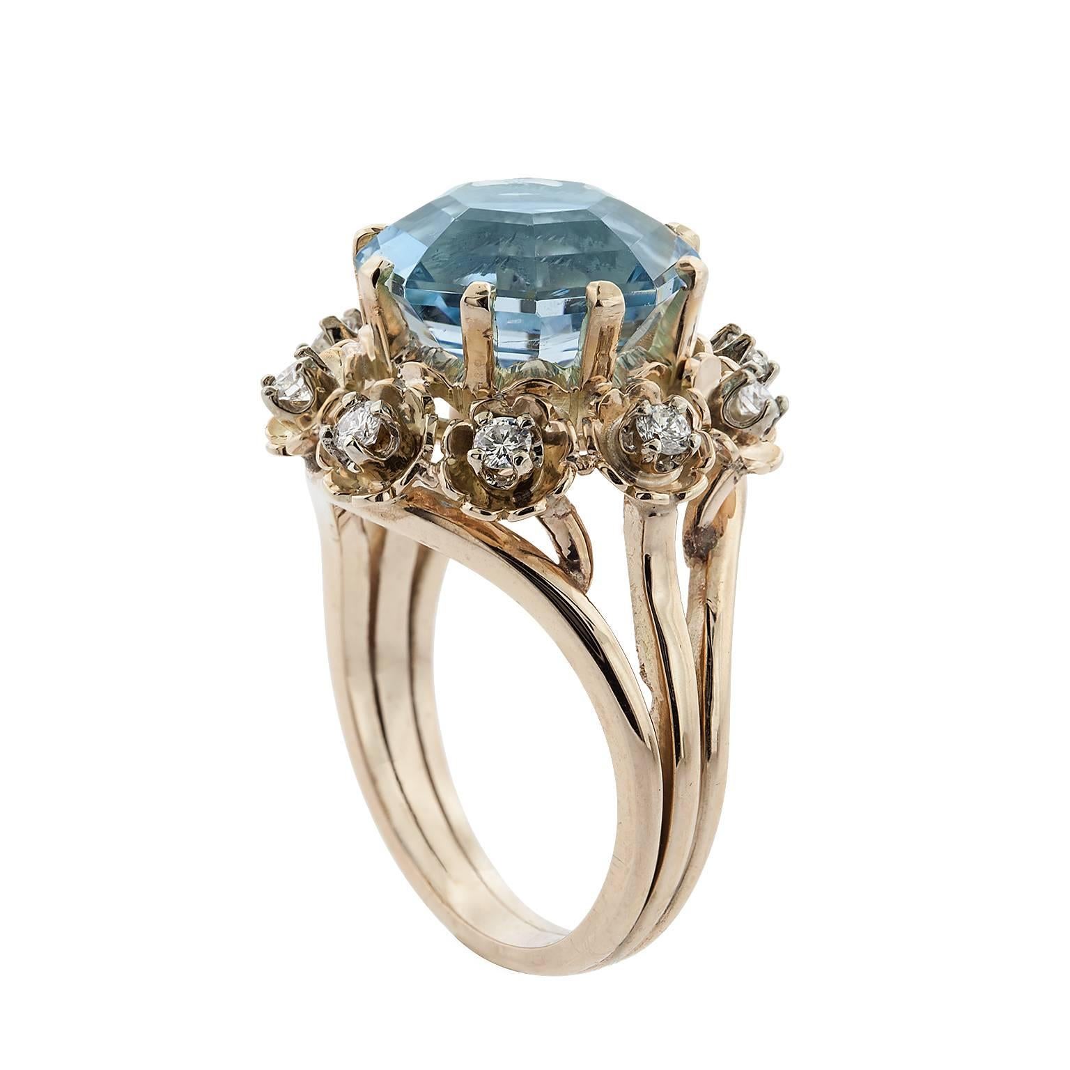 Modern 6.61 Carat Octagonal Cut Aquamarine and Diamond Rose Gold Ring