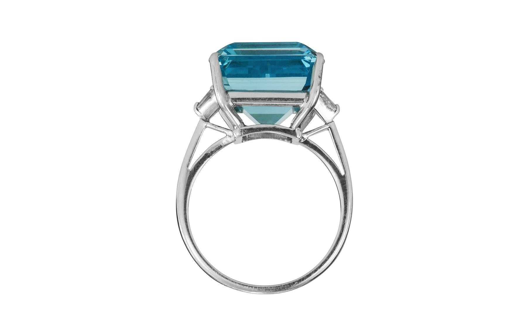 Emerald Cut Aquamarine and Diamond Platinum Ring In Excellent Condition In Chevy Chase, MD