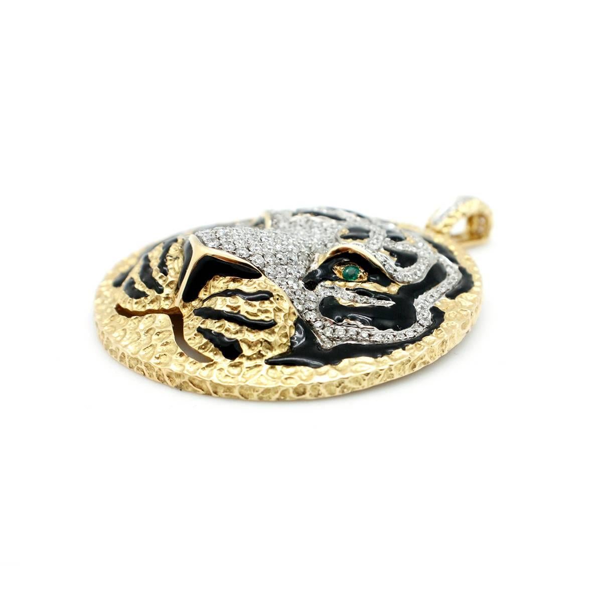 Black Enamel Emerald Diamond Gold Leopard Pendant In Excellent Condition For Sale In Scottsdale, AZ