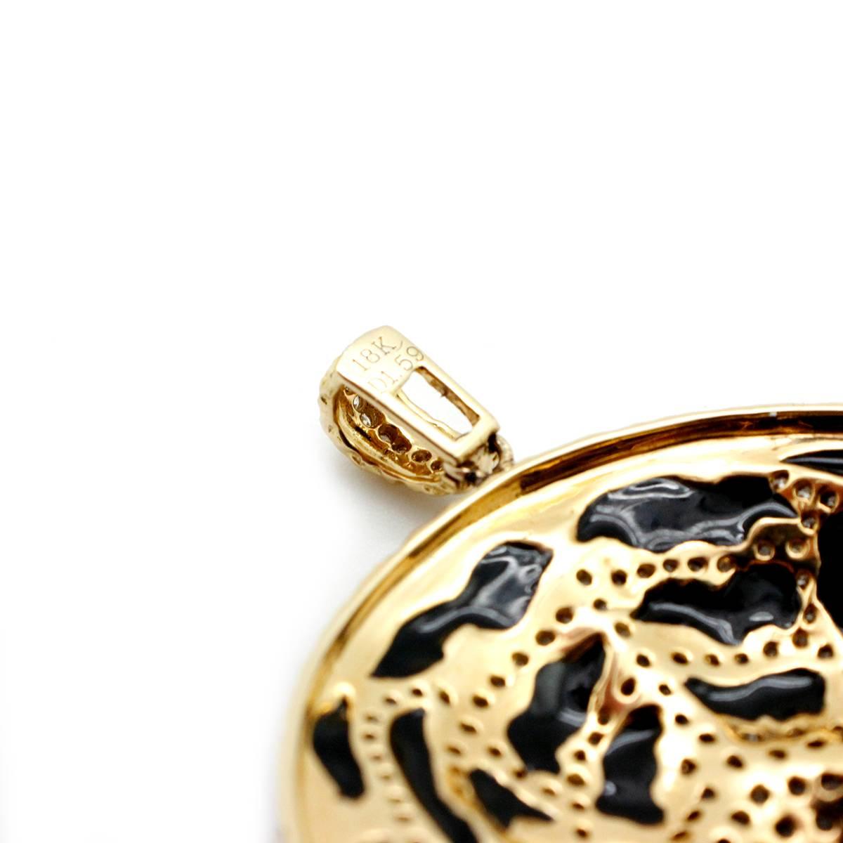 Black Enamel Emerald Diamond Gold Leopard Pendant For Sale 2