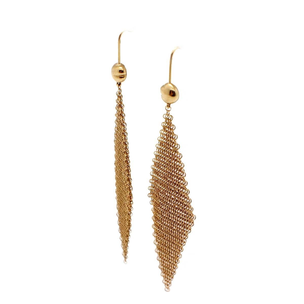 The form is malleable and ergonomic in the way it drapes over the body's contours. Earrings in 18k gold, for pierced ears. Size small, 3