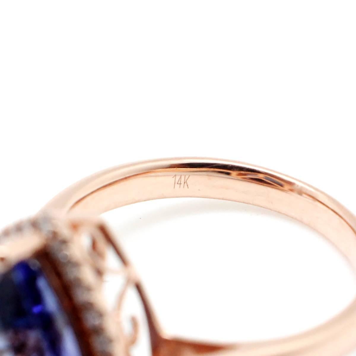 Vivid Violet Blue Trillion 6.07 Carat Tanzanite Diamond Gold Ring For Sale 3