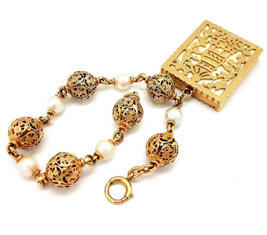 Pearl Gold Bracelet With Mahjong Tile Charm  In Excellent Condition For Sale In Scottsdale, AZ