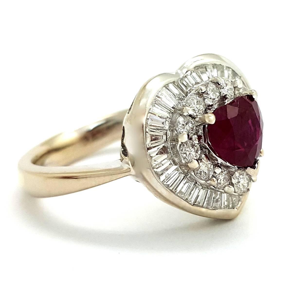 A Beautiful Heart Cut Ruby and Diamond Ring in 18k White Gold In Excellent Condition For Sale In Scottsdale, AZ