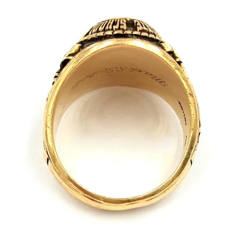 Bague de la prestigieuse classe des anciens eleves de la Harvard Graduate School of Business en or 14 carats