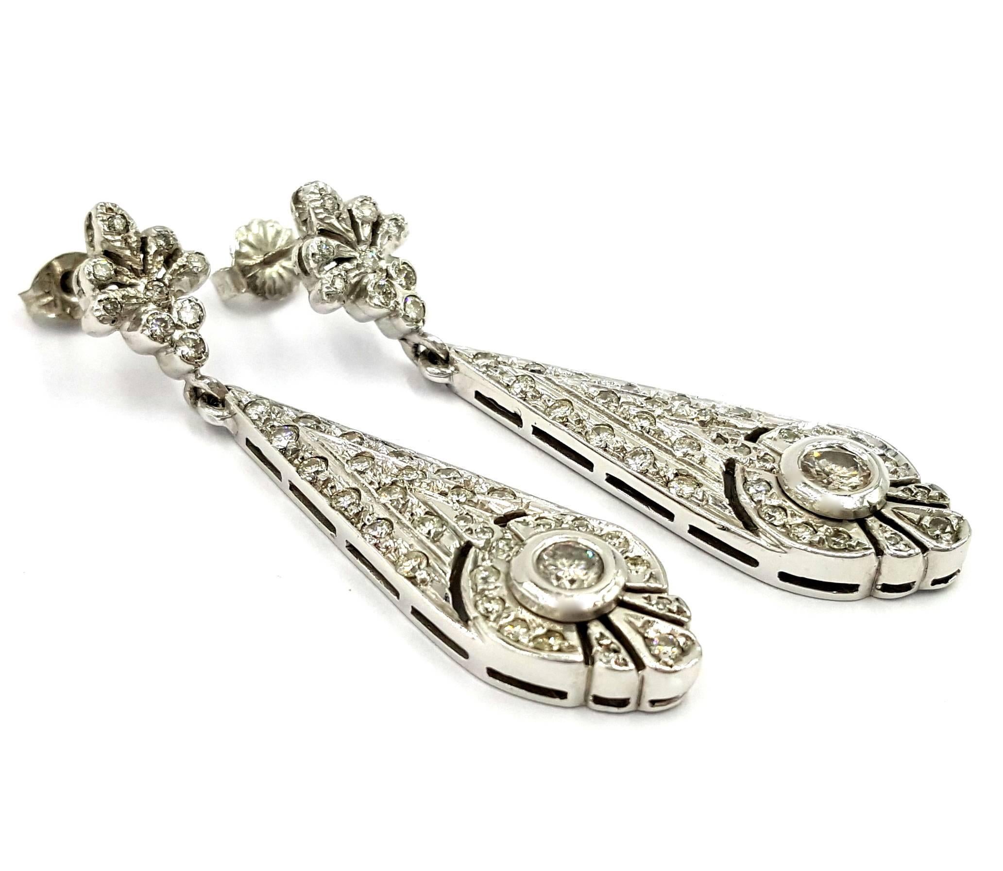 Stunning Circa 1950s 18kt Gold Featuring 3 Carats of Diamonds in Dangle Earrings In Excellent Condition For Sale In Scottsdale, AZ