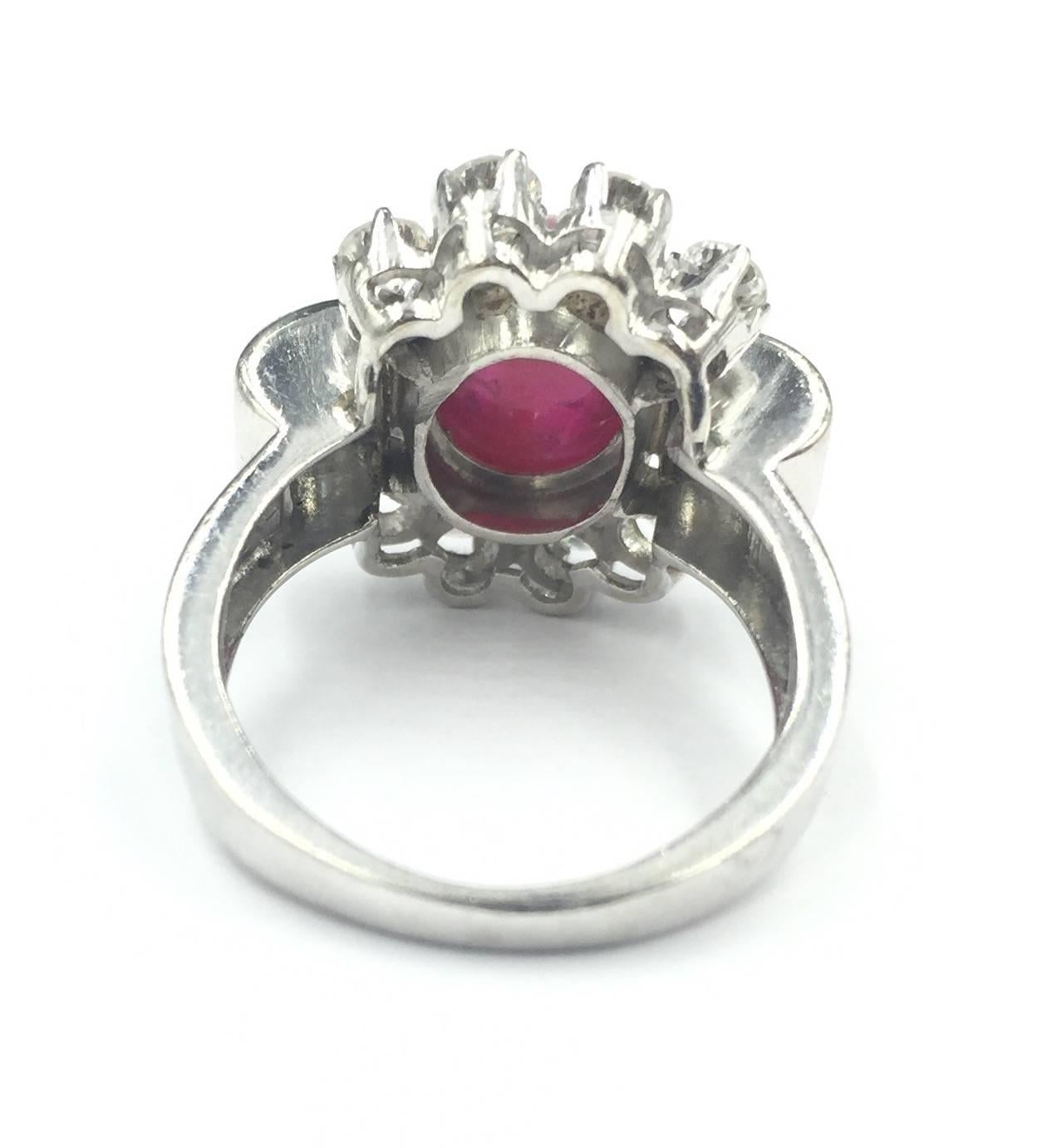  Art Deco 4 Carat Ruby Cabochon & 1.50 Carats of Diamonds in Platinum Ring For Sale 3