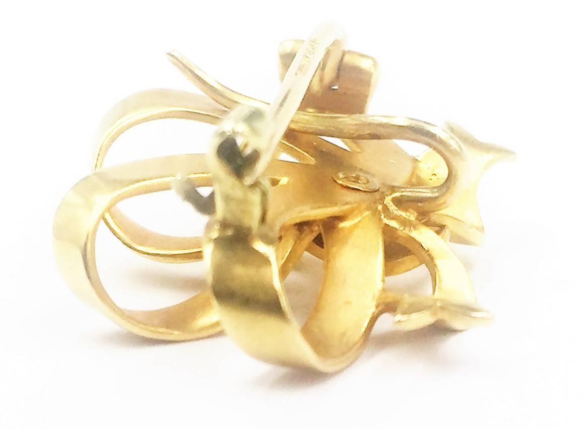 Tiffany & Co. Charming Gold Bow Brooch and Pendant with Bail In Excellent Condition For Sale In Scottsdale, AZ