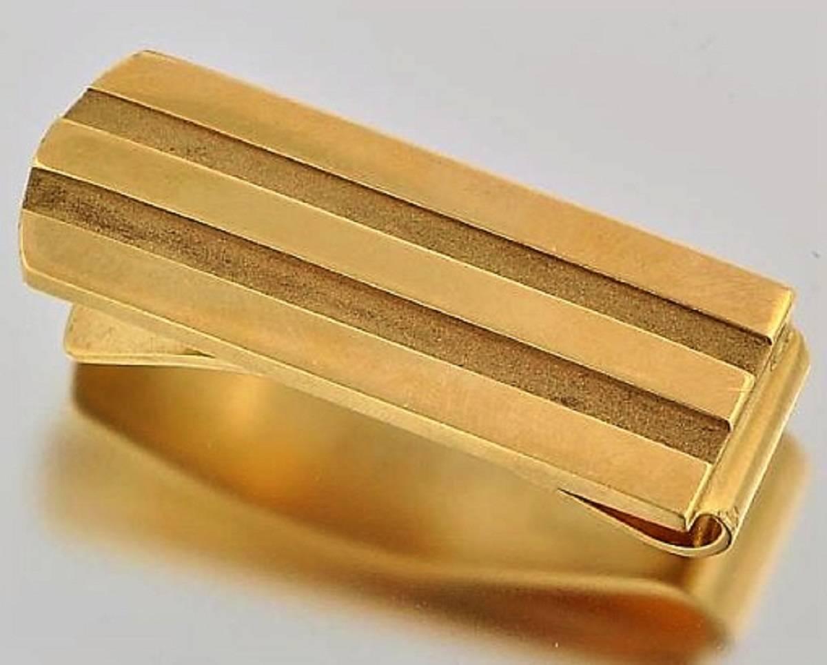 For the classic man with style this 1995 vintage signed Tiffany & Co. 18kt Yellow Gold Money Clip is the perfect debonaire men's accessory.

18k yellow gold money clip designed with textured matte finish indented stripes. 
Back of the clip