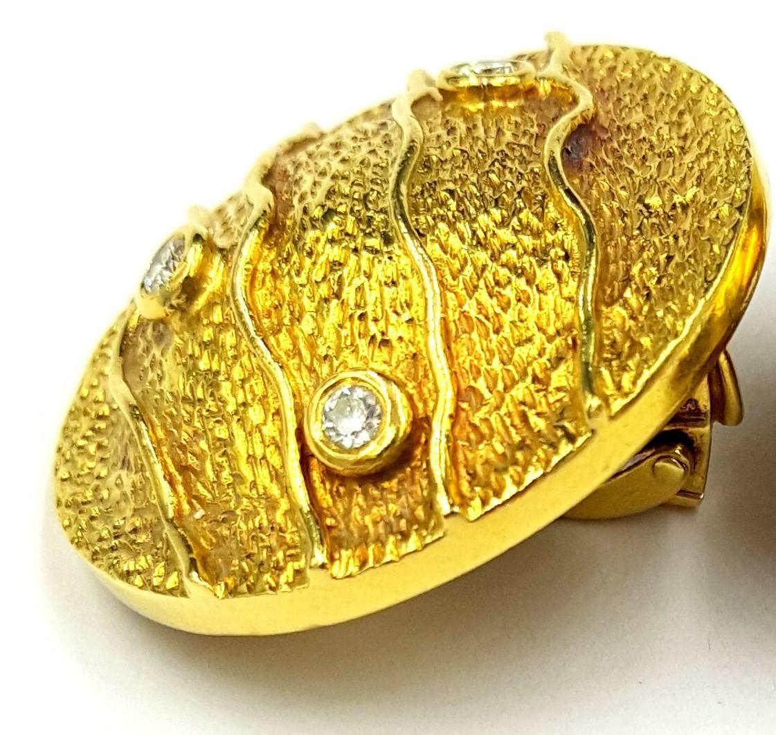 Famous Greek Designer Mapamenos-Natepas Diamond & Gold Textured Clip On Earrings In New Condition For Sale In Scottsdale, AZ