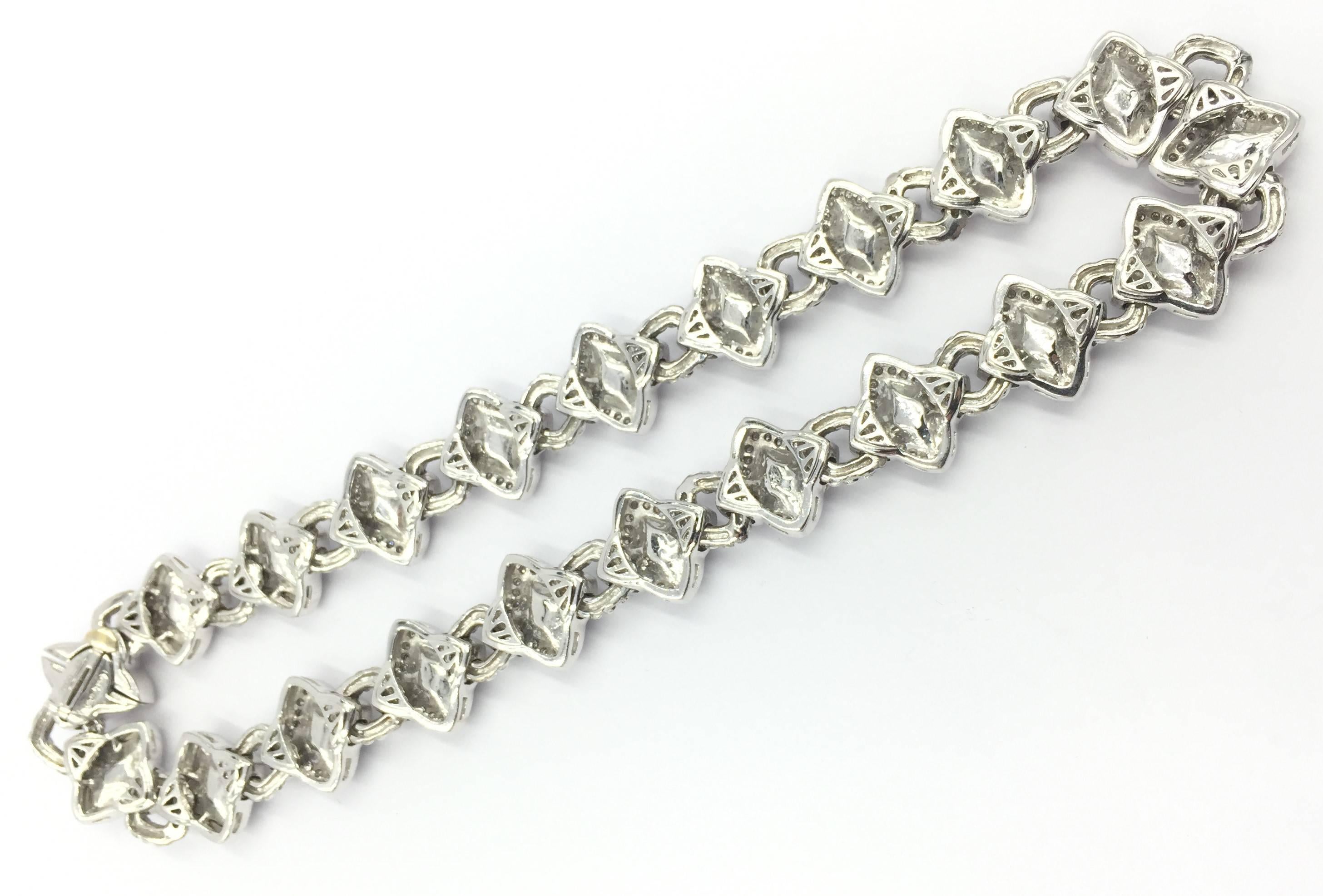 David Yurman Rare Chalcedony Diamond Gold Quatrefoil Necklace In Excellent Condition In Scottsdale, AZ