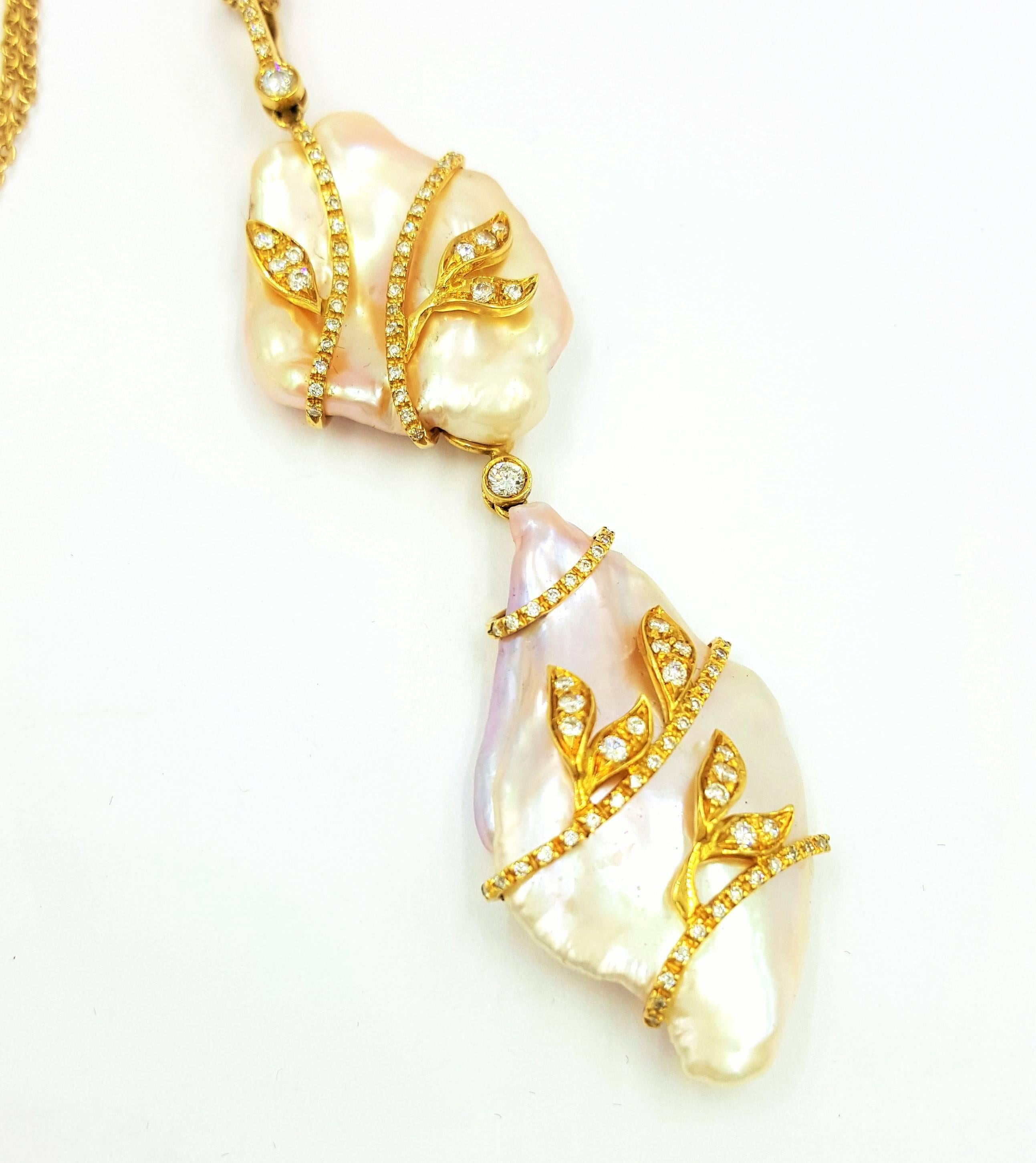 Organic Contemporary Diamonds & Pearl 18kt Yellow Gold Necklace In New Condition For Sale In Scottsdale, AZ