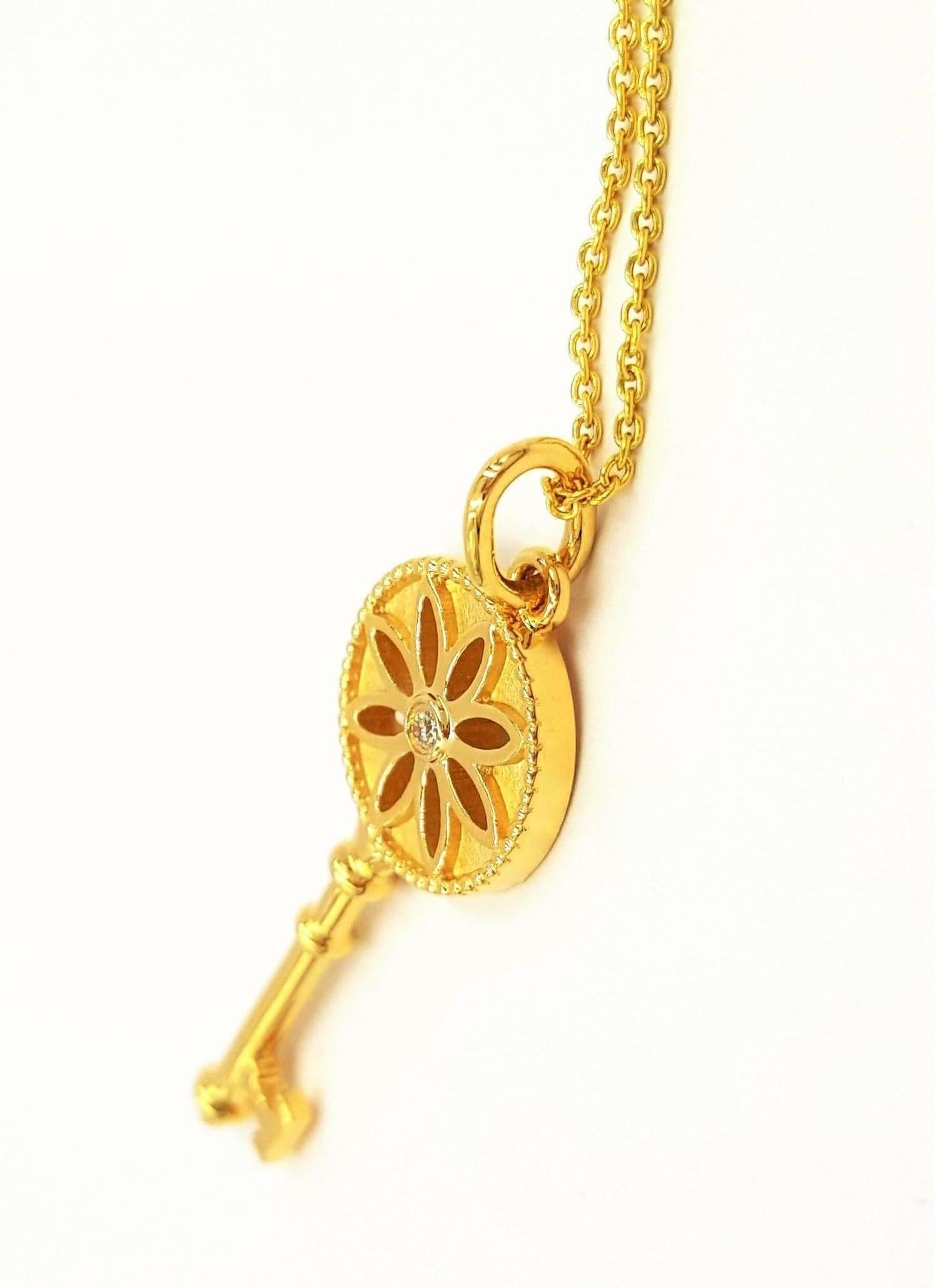 Signed Tiffany & Co. Diamond Featured in A Gold Daisy Key Pendant In New Condition In Scottsdale, AZ