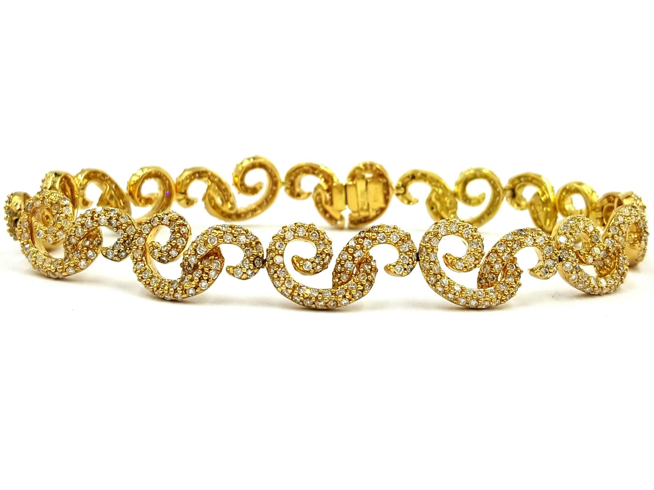 Contemporary Sonia B Sonia Bitton 6 Carats Of Diamonds Beautifully Set in Gold Bracelet For Sale