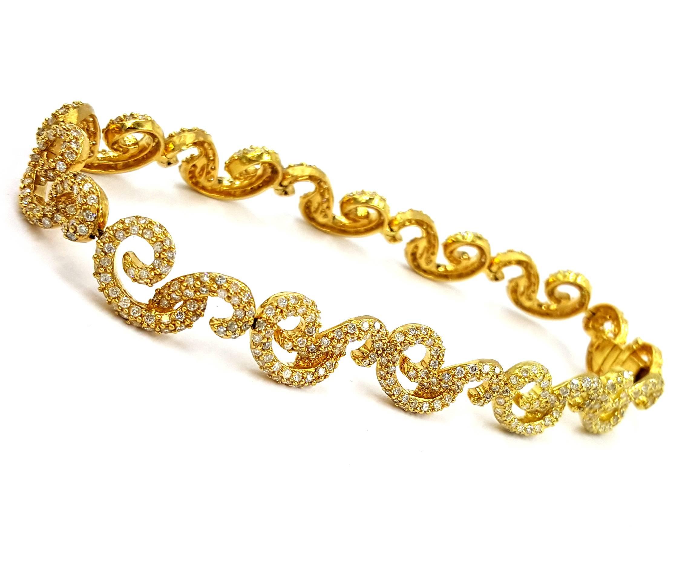 Sonia B Sonia Bitton 6 Carats Of Diamonds Beautifully Set in Gold Bracelet For Sale 2