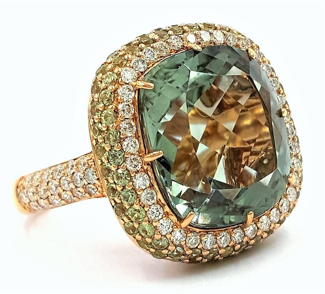 Contemporary 14 Carat Gorgeous Kunzite Diamond Gold Ring For Sale