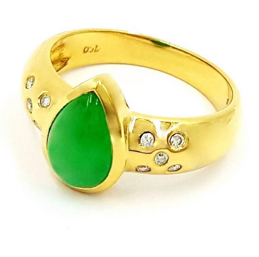 Contemporary Superb Natural Untreated 1.25 Carat Pear Shape Cabochon Jade Diamond Gold Ring For Sale