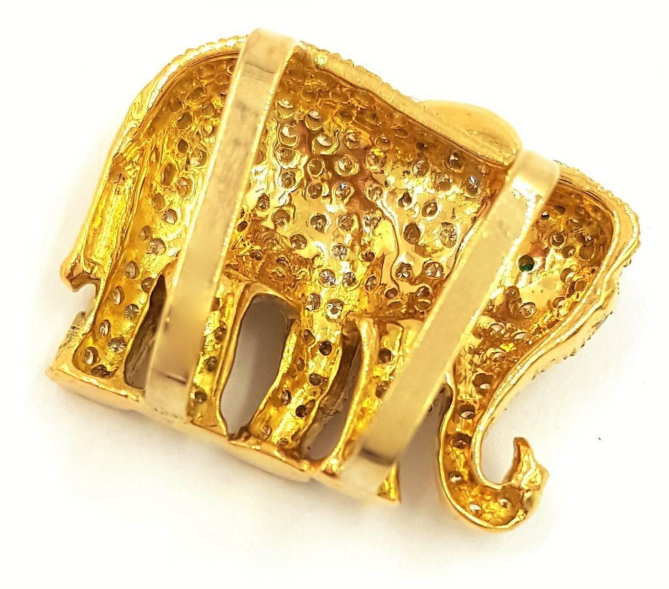 2.10 Carats Pave Diamonds Emerald Eye Gold Elephant Pendant For Sale 1