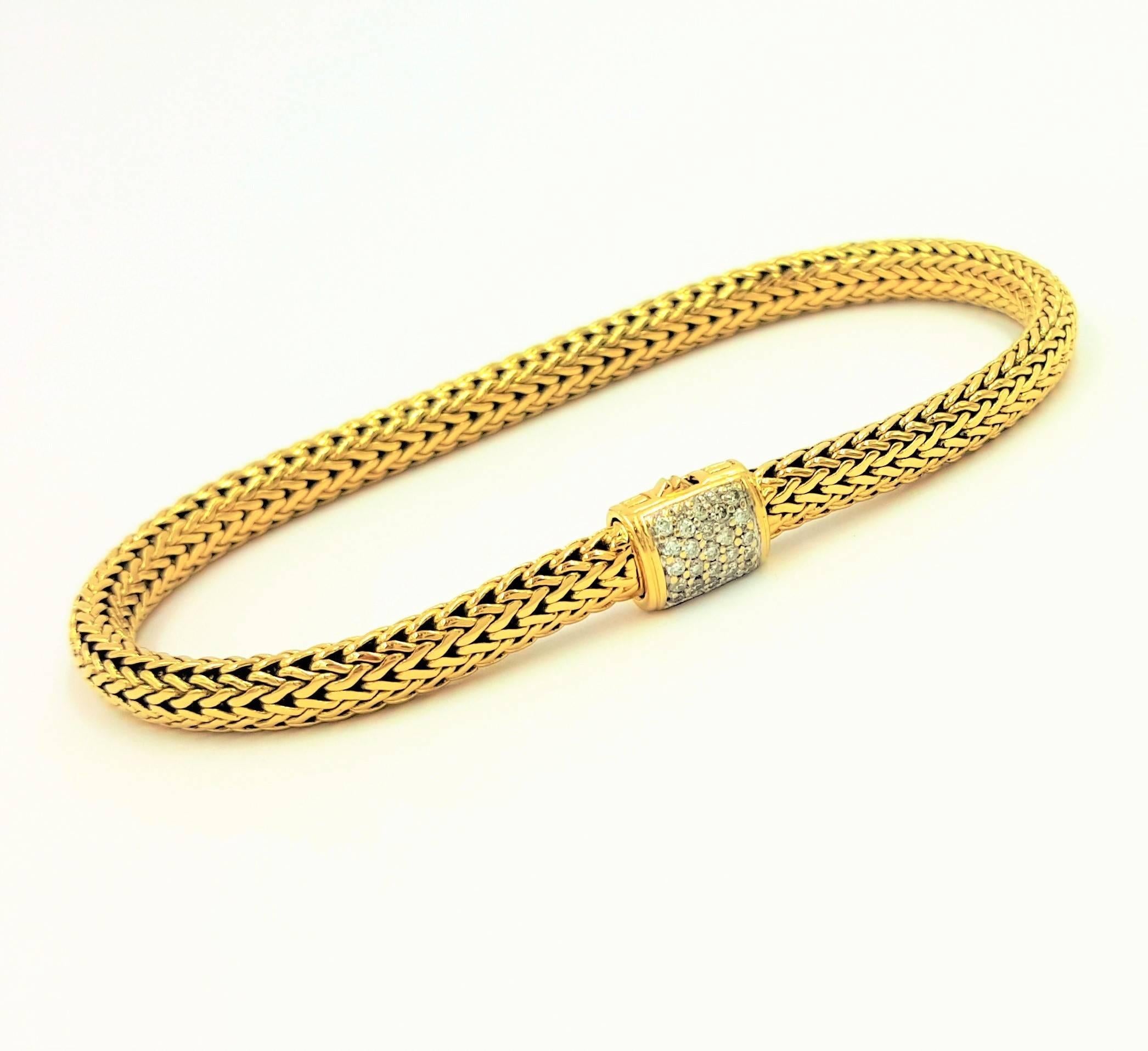 John Hardy 18kt Gold Classic Wheat Weave Pavé Diamond Clasp Like New Bracelet In Excellent Condition For Sale In Scottsdale, AZ
