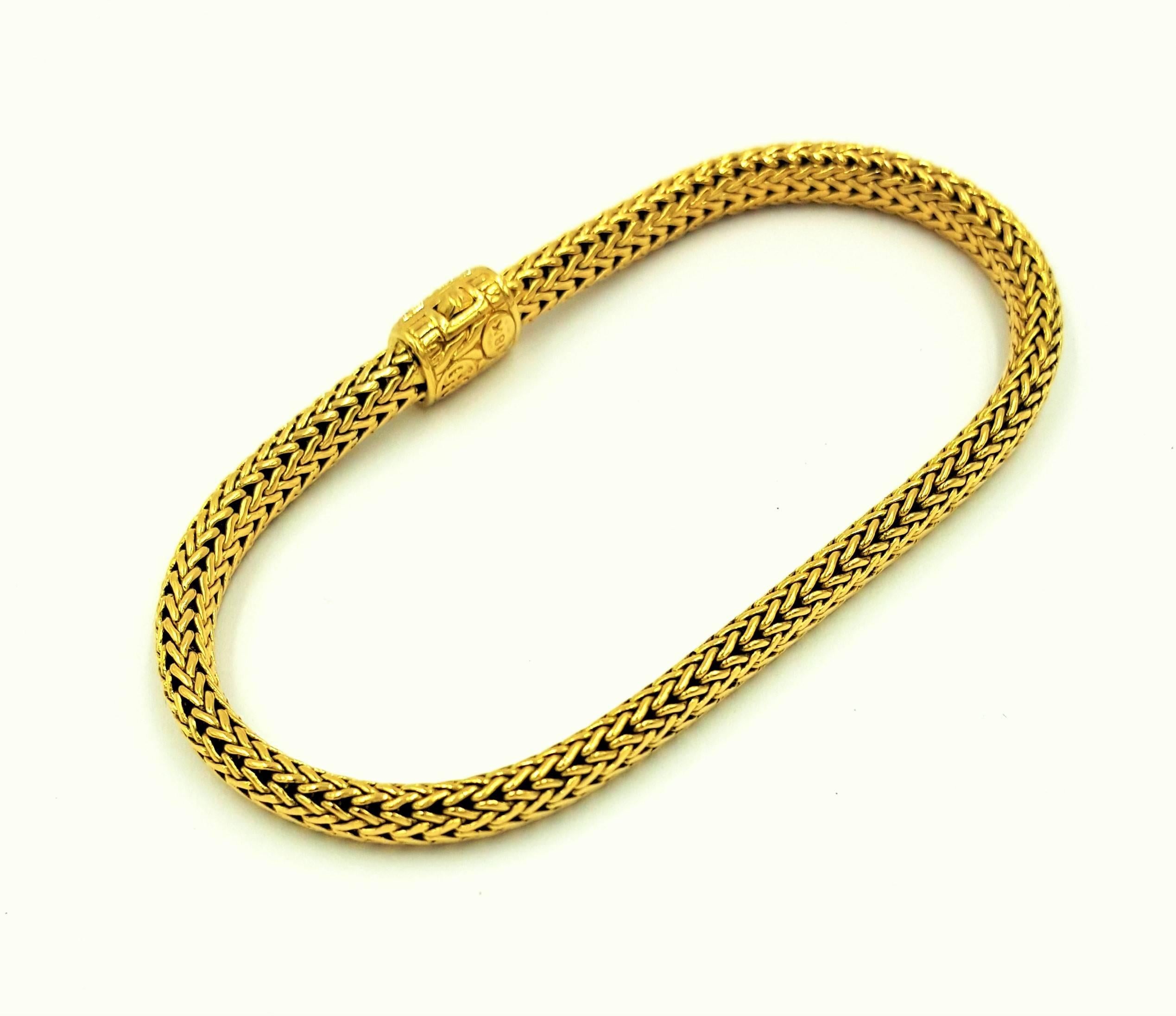 John Hardy 18kt Gold Classic Wheat Weave Pavé Diamond Clasp Like New Bracelet For Sale 4