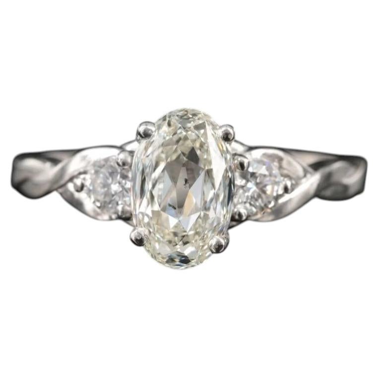 Anello “Twist” in platino con diamanti da 1,72 CTW e certificato GIA