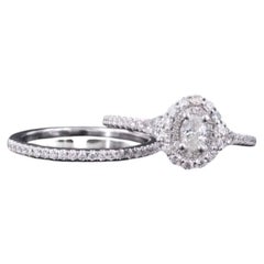 Conjunto de anillos de boda de Gabriel & Co. en oro de 18 quilates con diamantes ovalados de 1,52 quilates en total, con diseño «halo»