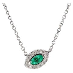 Collier avec pendentif en or blanc 18 carats, émeraude et diamants