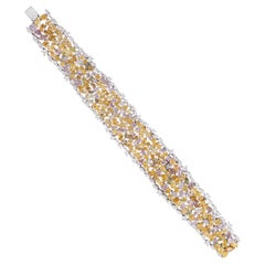 Bracciale a maglie vistose in oro bianco 18 carati con diamanti naturali multicolori da 24,49 carati