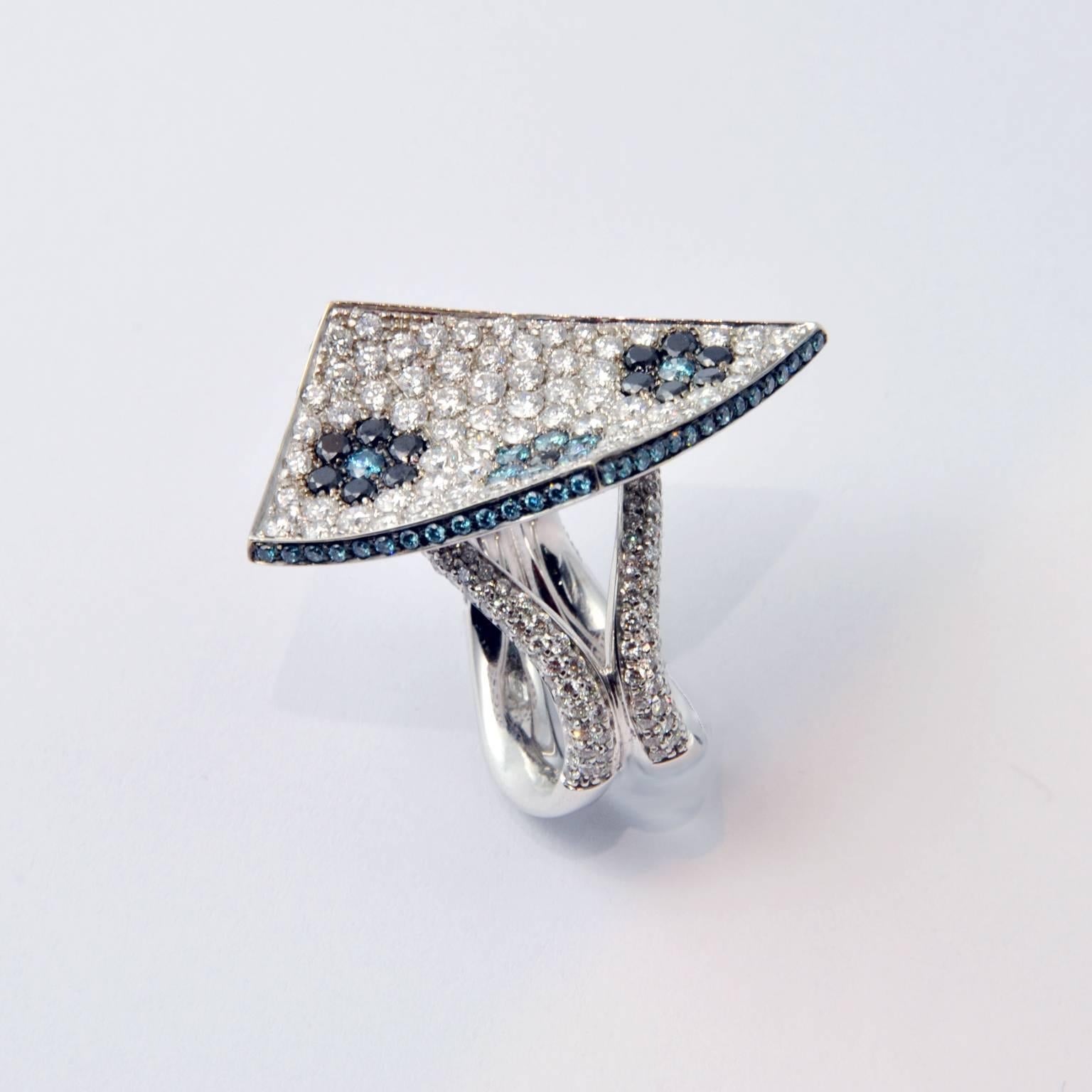 Contemporary Palmiero White and Blue Diamond Gold Ring For Sale