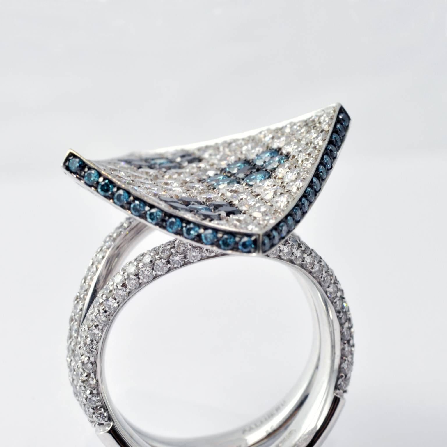 Women's Palmiero White and Blue Diamond Gold Ring For Sale