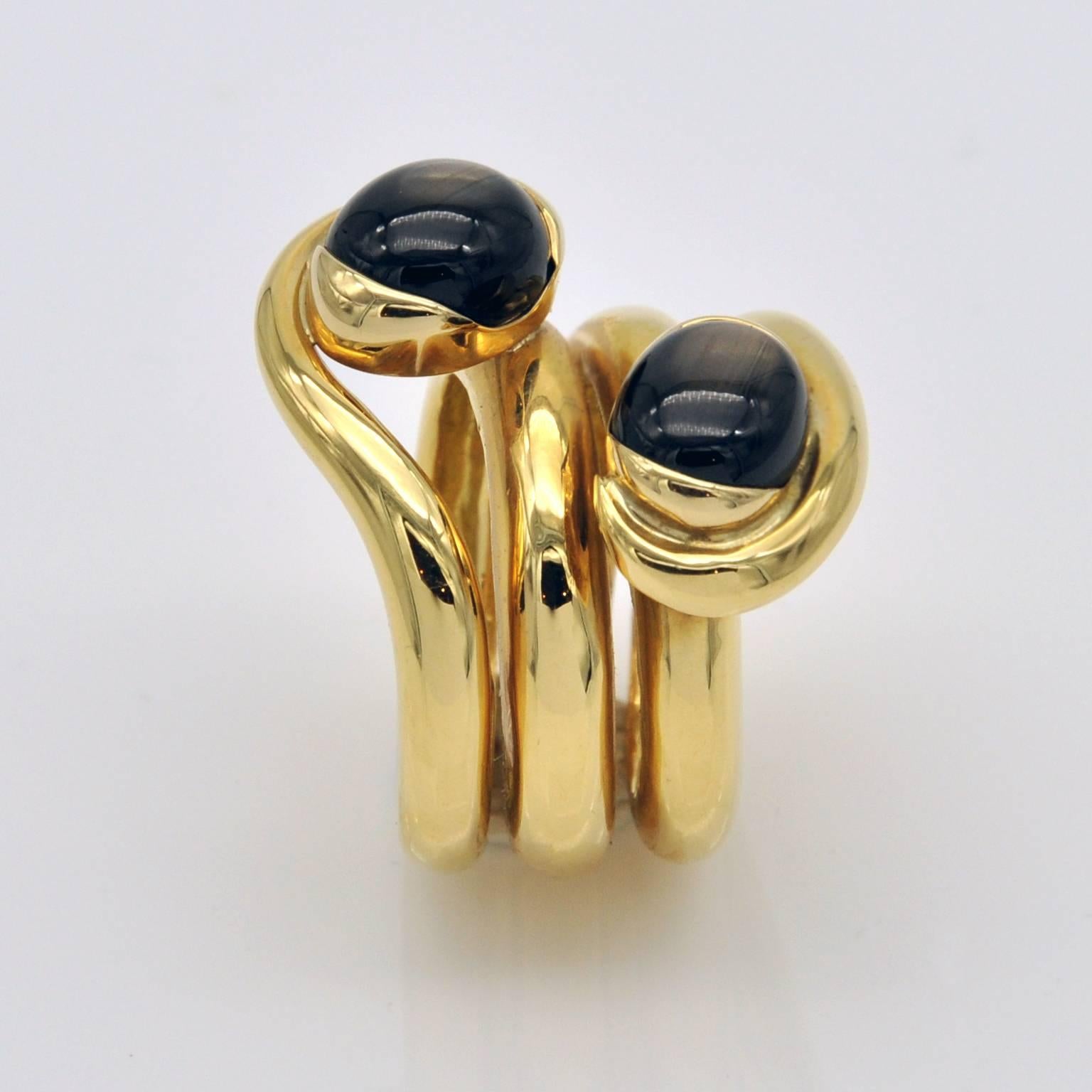 Cabochon Claris-A Black Star Sapphire Gold Ring For Sale