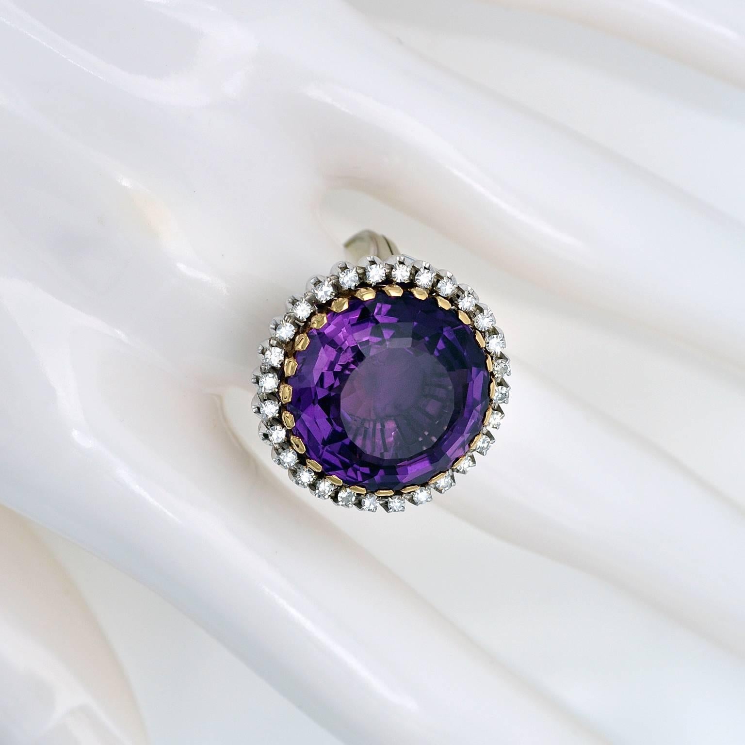A Round 17mm (0.7in) amethyst set in yellow gold in An exquisite white gold halo Cocktail Ring. the center stone is surrounded by 28 round diamonds. The geometrical pattern of the ring is made with incredible perfection.

Ring Diameter : 2.2 cm /