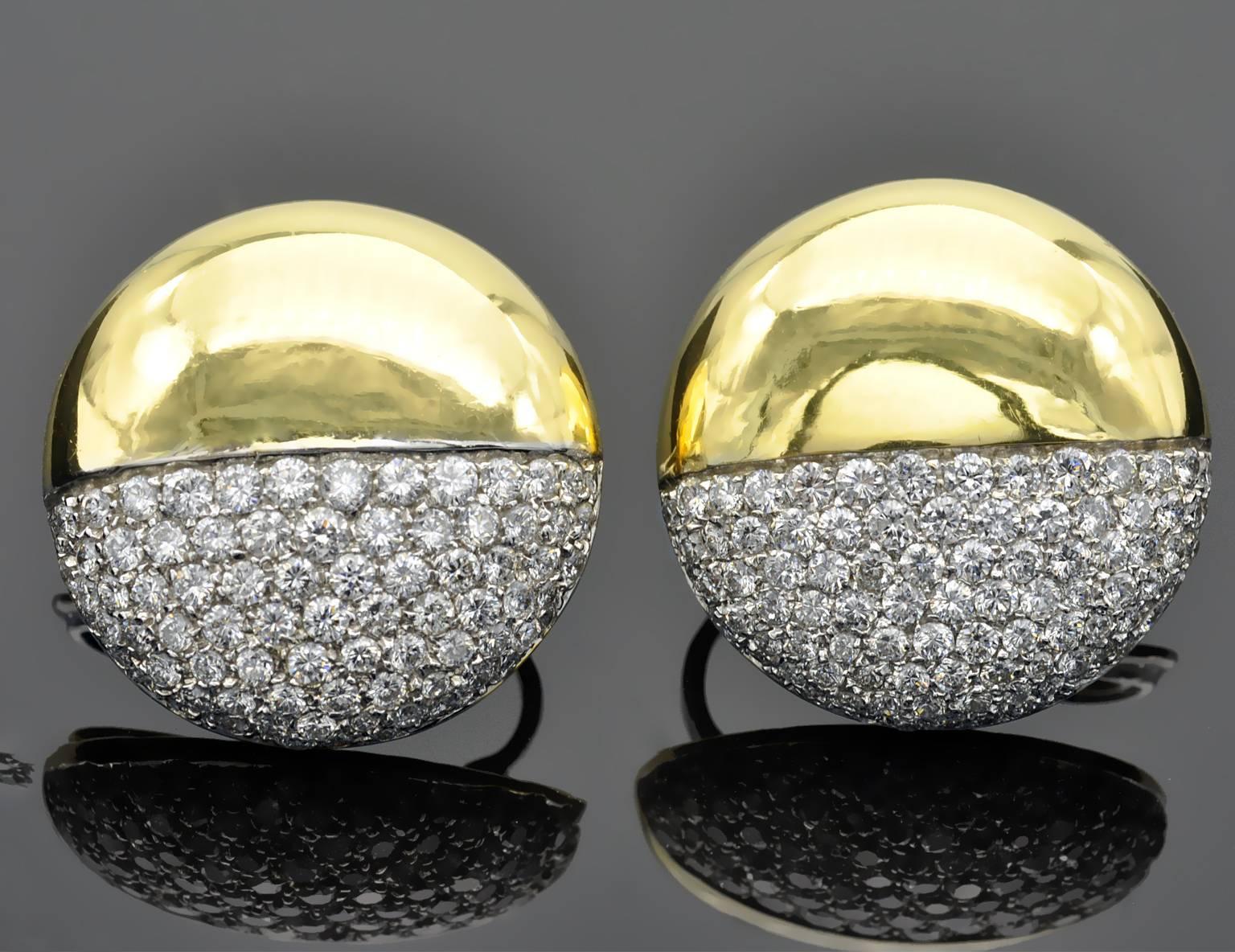Modern Round Diamond Gold Clip-On Earrings In New Condition For Sale In Monte Carlo, MC