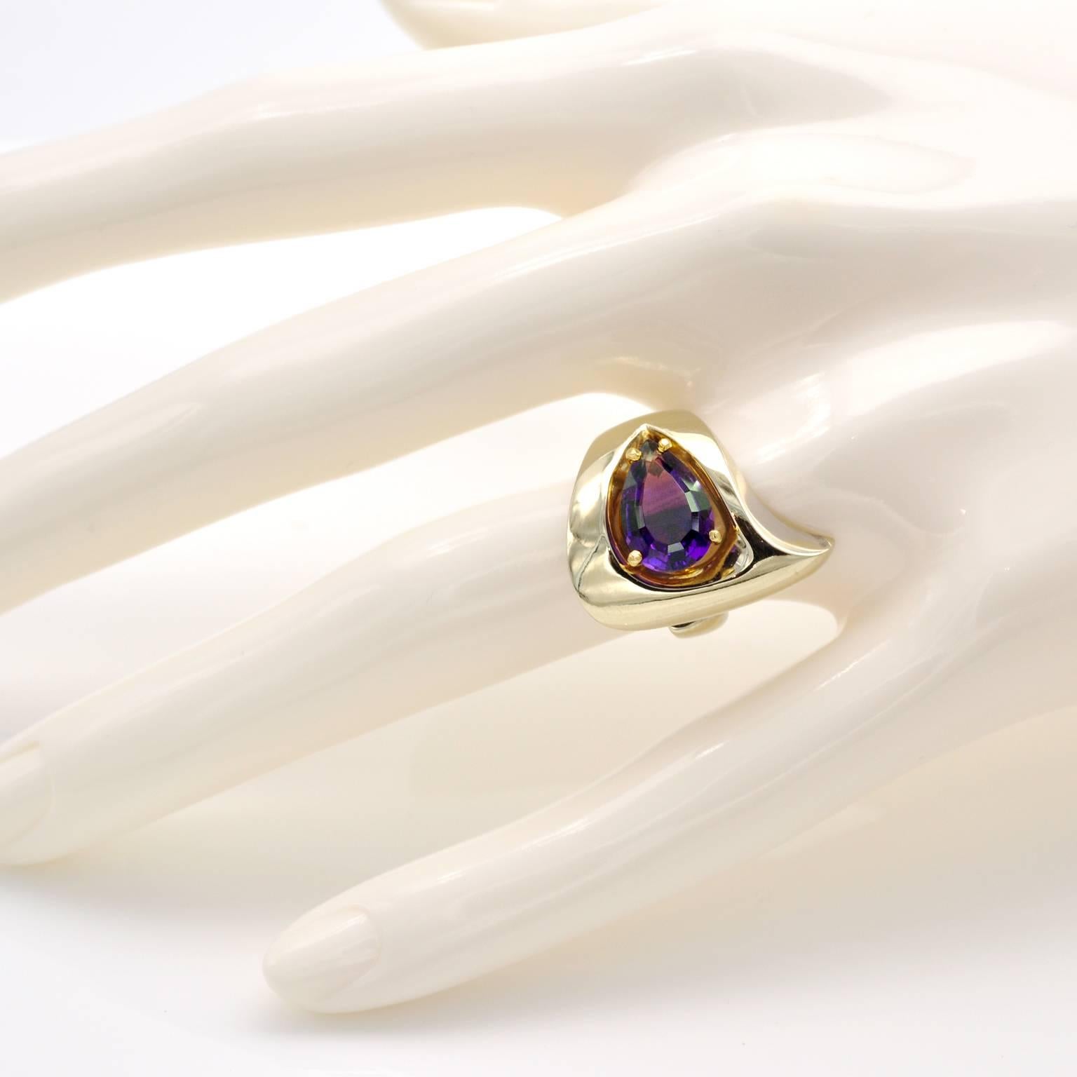 Pear Shaped Amethyst and Gold Modernist Ring In New Condition In Monte Carlo, MC