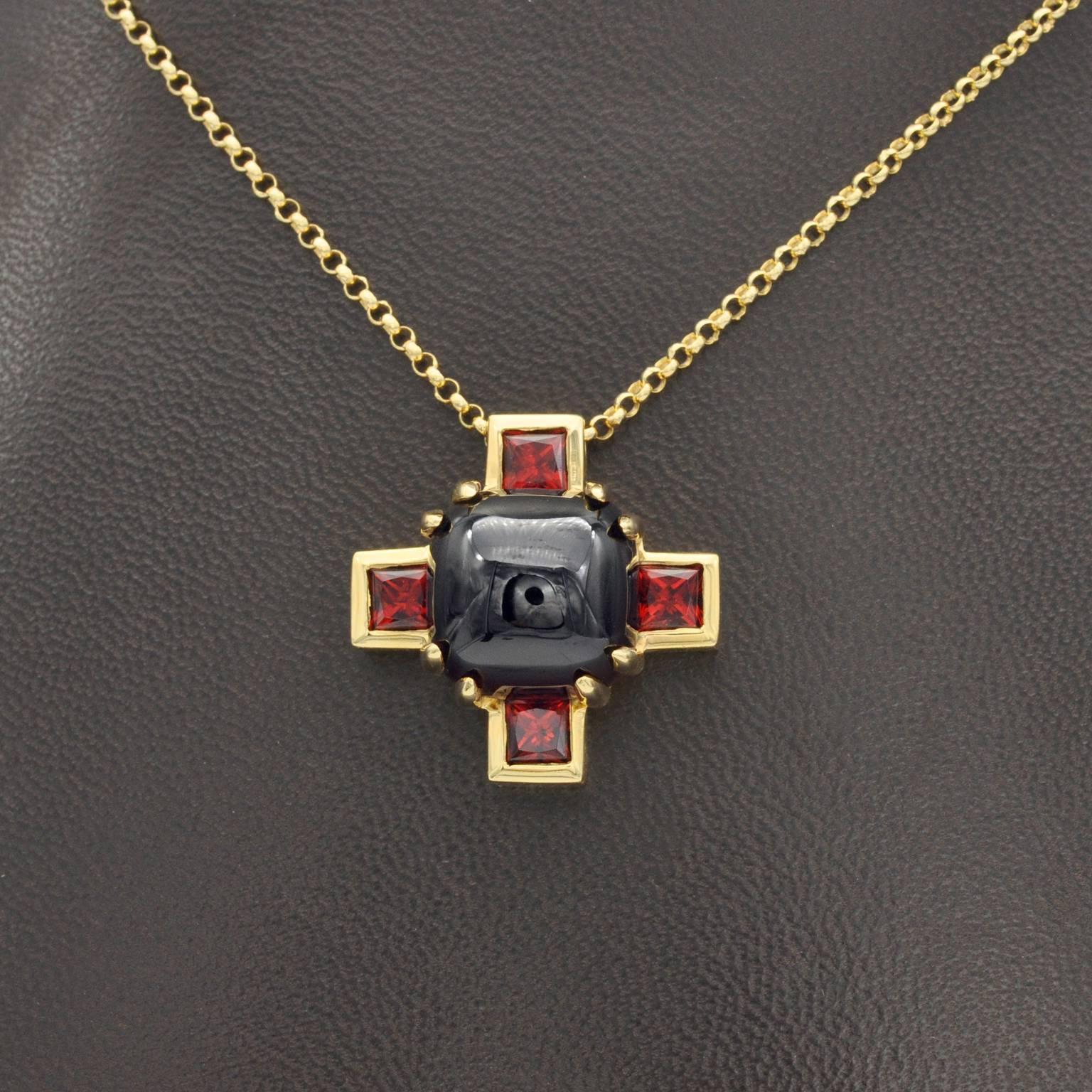 Modern Garnet and Gold Cross Pendant Necklace In New Condition For Sale In Monte Carlo, MC