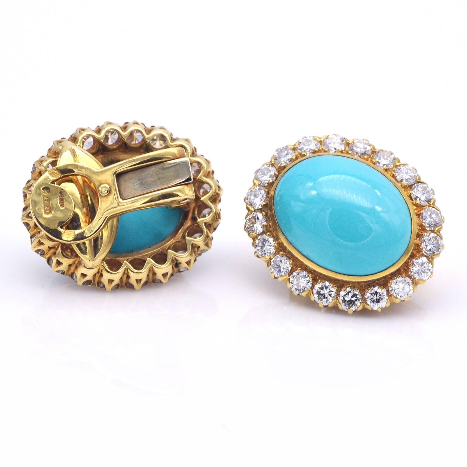 Elegant halo earrings. Twenty top quality diamonds ( color G clarity VS or better) surround each turquoise. The make and the setting of these earrings are excellent, surely made by master craftsmen.
Diamond weight : ± 2.4 carats

Matches well