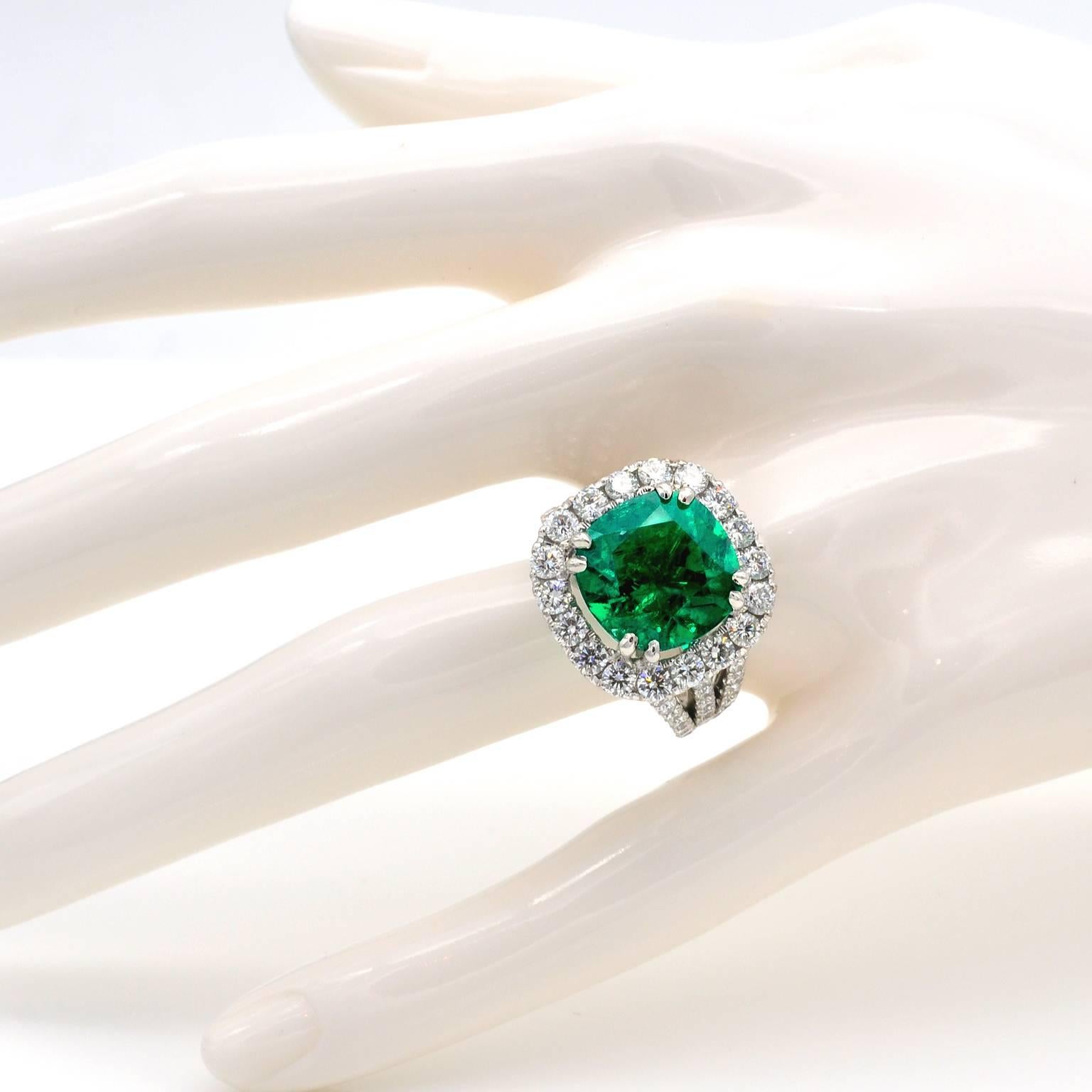 CGL Certified 9.37 Carat Colombian Emerald Diamond Ring In New Condition In Monte Carlo, MC