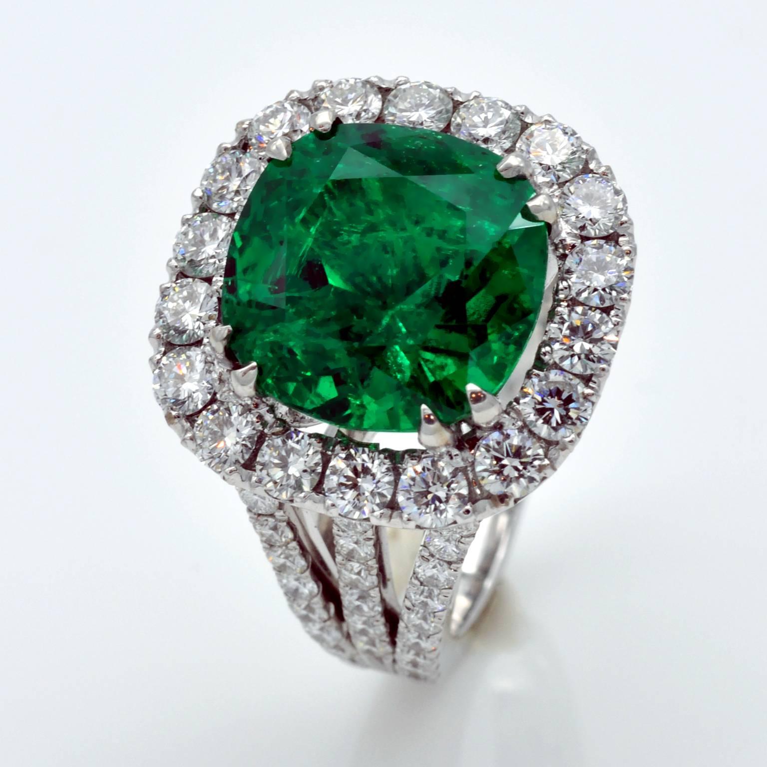 Impressive Rich green cushion shaped Colombian emerald weighing 9,37 carats set in a very attractive halo ring
Diamonds: 3,29 carats
Emeralds has their clarity usually and traditionally enhanced with cedar oil or even resin; moderate to minor