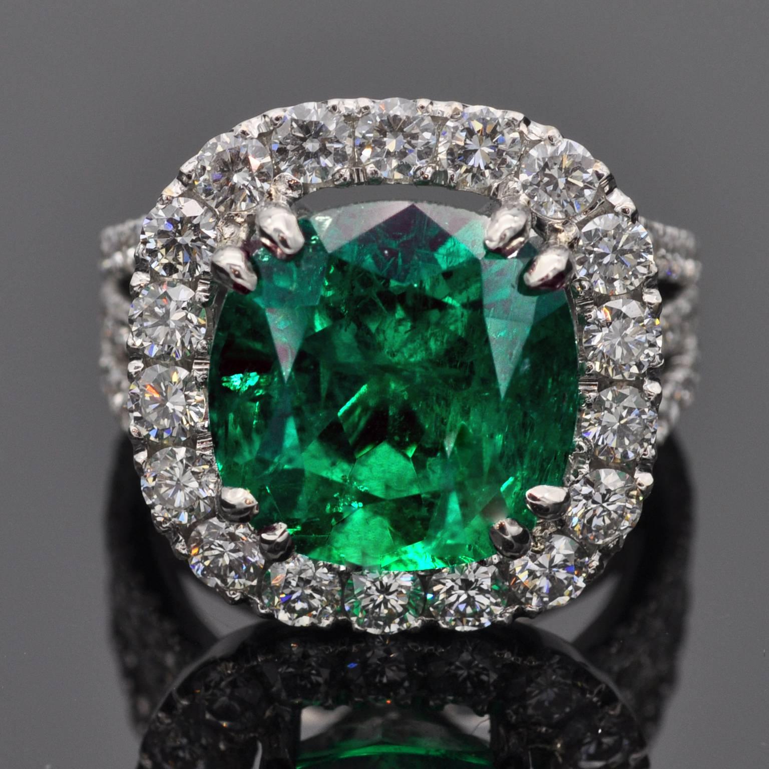 Modern CGL Certified 9.37 Carat Colombian Emerald Diamond Ring