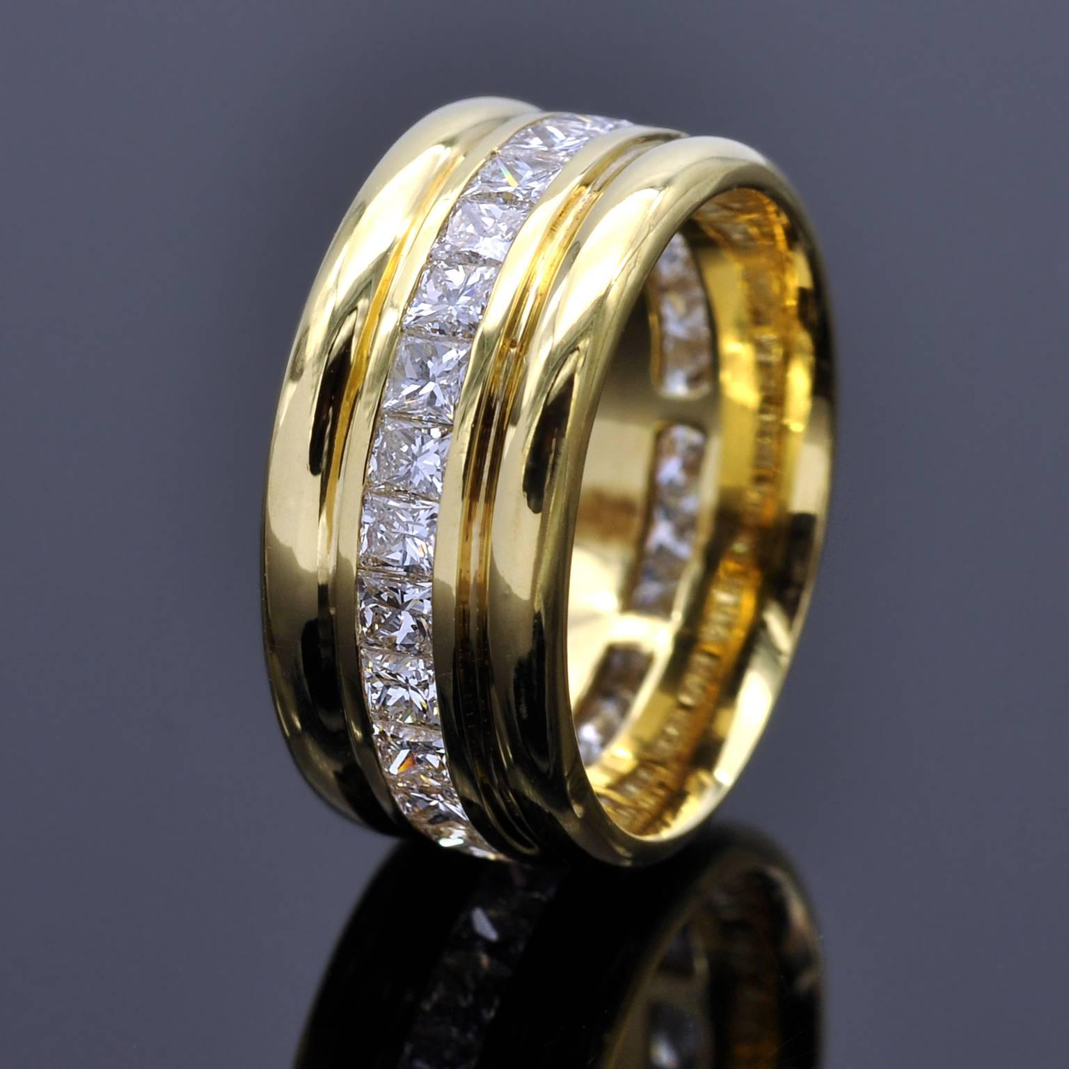 Attractive eternity band ring; the band is 9mm wide (35in) in its midst a line of 28 fine princess cut diamonds weighing approx. 2,4 carats

Ring size: 52 EU,  6 US
French Hallmark