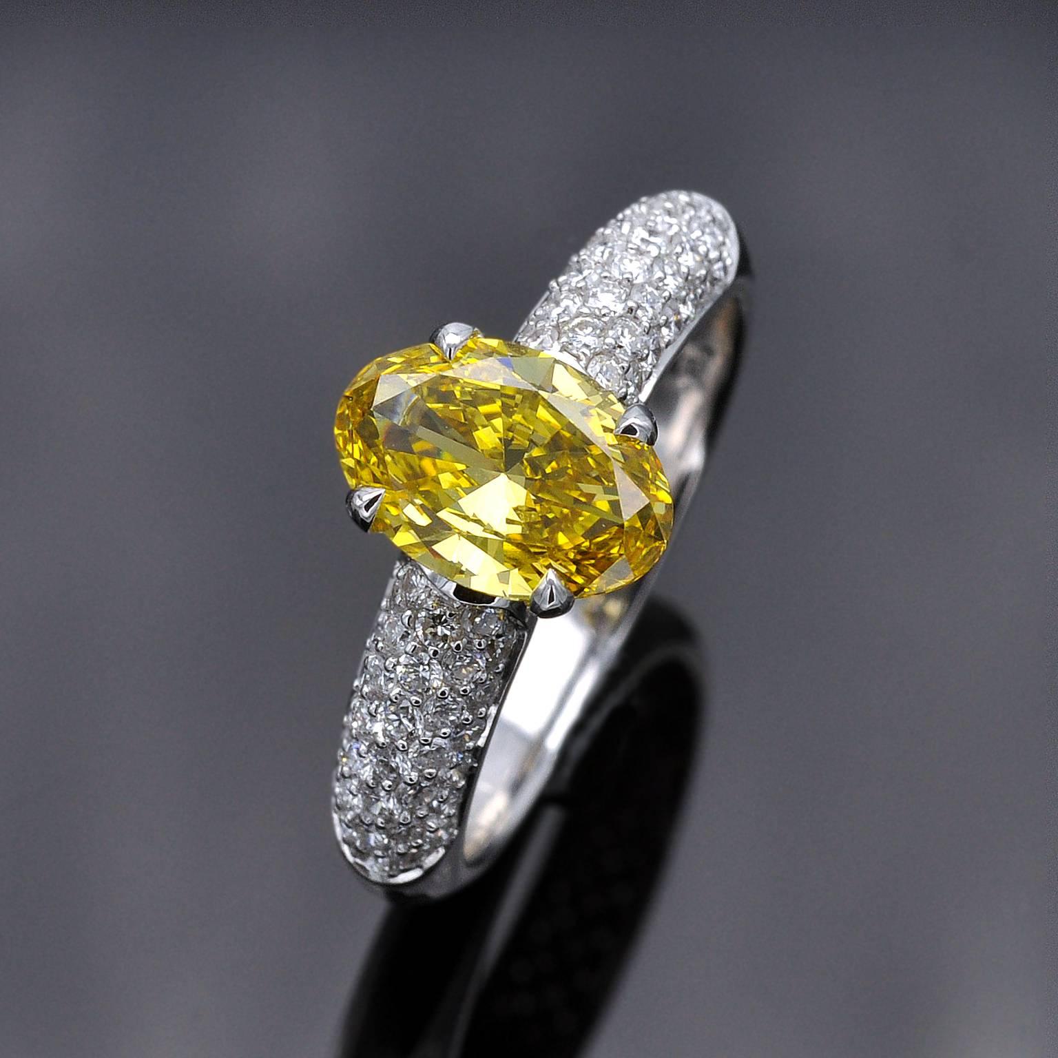 Contemporary Fancy Vivid Yellow 1.37 Carat Diamond White Gold Engagement Ring For Sale