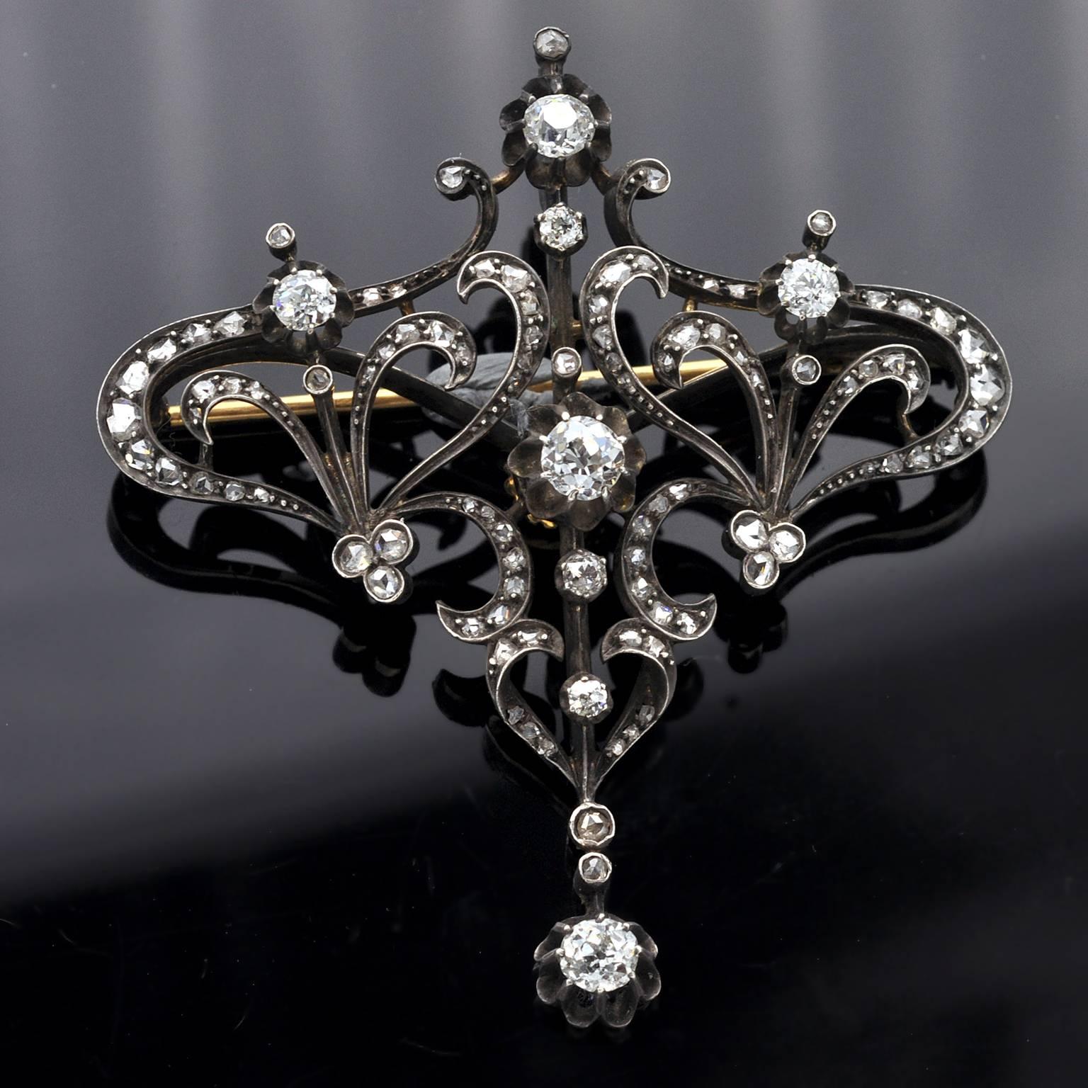 Exquisite Piece of jewelry which can be worn as a brooch or as a pendant necklace. The pin can be removed thanks to a screw  allowing it to lay comfortably flat wile used as a pendant. 
It is made of silver on 18kt gold set with old-european cut and