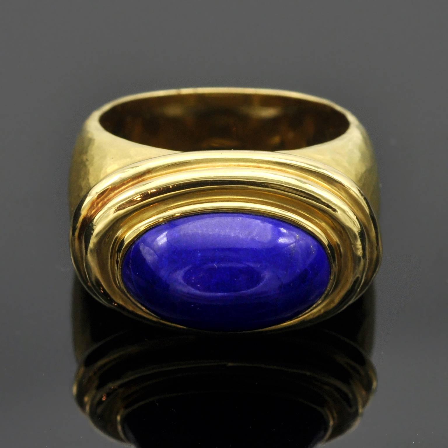Hammered Gold and Lapis Lazuli Ring In New Condition In Monte Carlo, MC