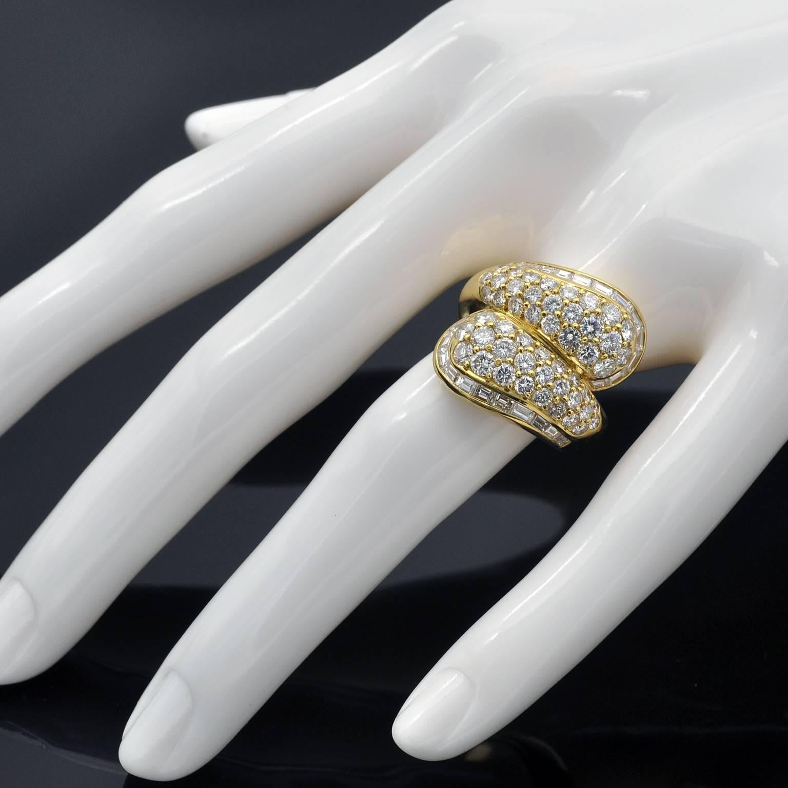 Contemporary Baguette and Round Diamond 18 Kt Gold Toi Et Moi Ring